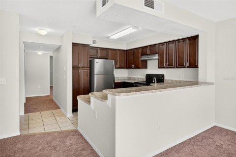 Condo in Orlando, Florida, 2 bedrooms  № 2209074 - photo 17