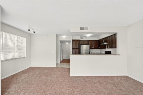 Condo in Orlando, Florida, 2 bedrooms  № 2209074 - photo 16
