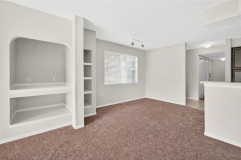 Condo in Orlando, Florida, 2 bedrooms  № 2209074 - photo 9