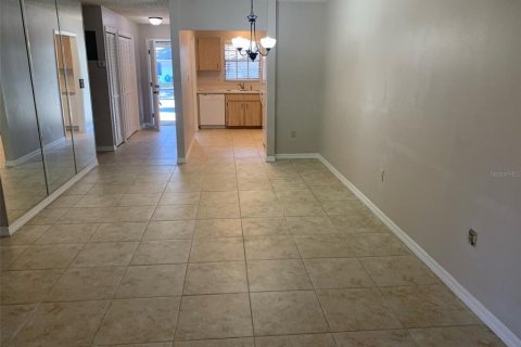 Villa ou maison à louer à Eustis, Floride: 2 chambres, 94.48 m2 № 2393407 - photo 2