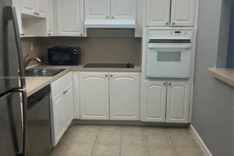 Copropriété à louer à Sunny Isles Beach, Floride: 2 chambres, 139.82 m2 № 1948901 - photo 1