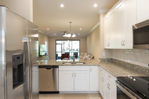 Condo in Sarasota, Florida, 2 bedrooms  № 2345659 - photo 18