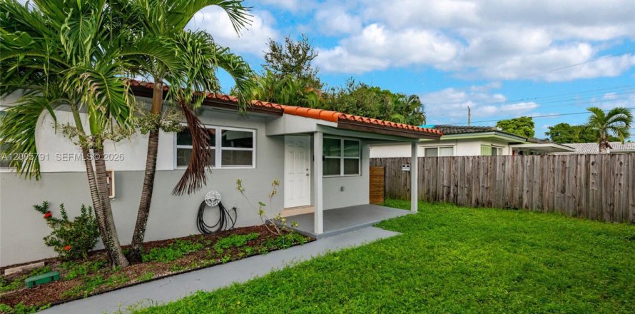 Villa ou maison à Virginia Gardens, Floride 1 chambre, 83.61 m2 № 2386954