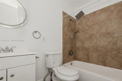 Villa ou maison à louer à Virginia Gardens, Floride: 1 chambre, 83.61 m2 № 2386954 - photo 11