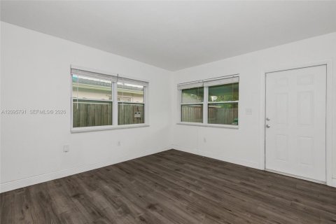Villa ou maison à louer à Virginia Gardens, Floride: 1 chambre, 83.61 m2 № 2386954 - photo 5