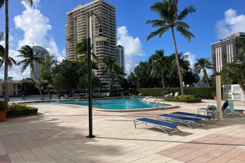 Condominio en venta en Sunny Isles Beach, Florida, 1 dormitorio, 92.9 m2 № 2057876 - foto 2