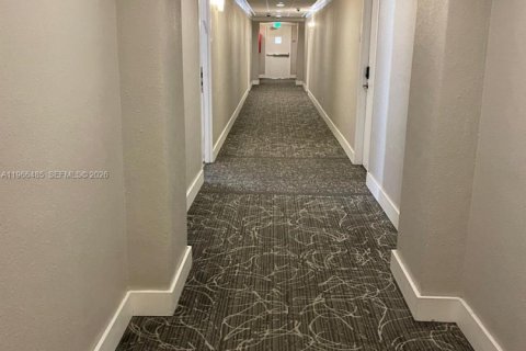 Condominio en venta en Sunny Isles Beach, Florida, 1 dormitorio, 92.9 m2 № 2057876 - foto 3