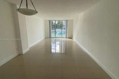 Condominio en venta en Sunny Isles Beach, Florida, 1 dormitorio, 92.9 m2 № 2057876 - foto 5