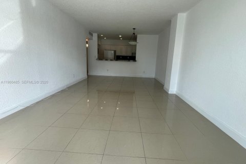 Condominio en venta en Sunny Isles Beach, Florida, 1 dormitorio, 92.9 m2 № 2057876 - foto 4