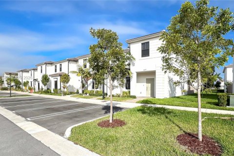 Купить таунхаус в Хомстед, Флорида 3 спальни, 129.41м2, № 1968795 - фото 3