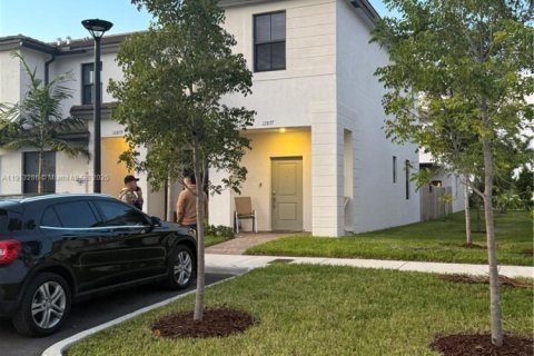 Adosado en venta en Homestead, Florida, 3 dormitorios, 129.41 m2 № 1968795 - foto 2