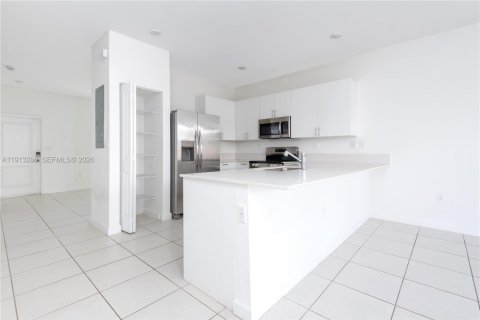 Купить таунхаус в Хомстед, Флорида 3 спальни, 129.41м2, № 1968795 - фото 9