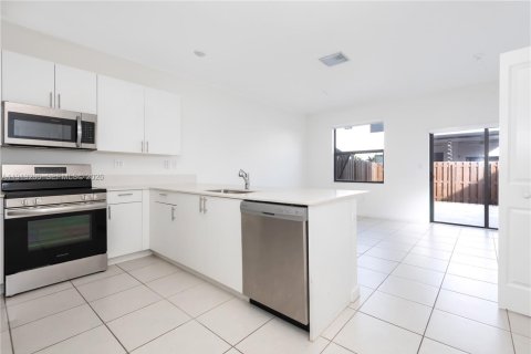 Купить таунхаус в Хомстед, Флорида 3 спальни, 129.41м2, № 1968795 - фото 8