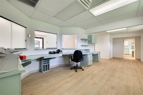 Propiedad comercial en alquiler en Clearwater, Florida № 1856656 - foto 10