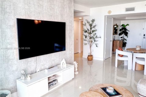 Condo in Miami, Florida, 2 bedrooms  № 2031735 - photo 8