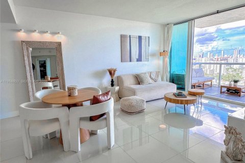Condo in Miami, Florida, 2 bedrooms  № 2031735 - photo 12