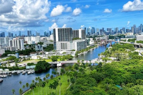 Condo in Miami, Florida, 2 bedrooms  № 2031735 - photo 3