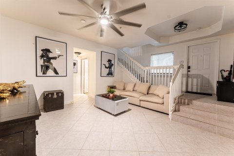 Townhouse in Boynton Beach, Florida 3 bedrooms, 212.19 sq.m. № 2146229 - photo 3