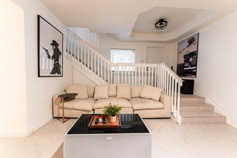 Townhouse in Boynton Beach, Florida 3 bedrooms, 212.19 sq.m. № 2146229 - photo 4