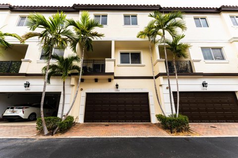 Townhouse in Boynton Beach, Florida 3 bedrooms, 212.19 sq.m. № 2146229