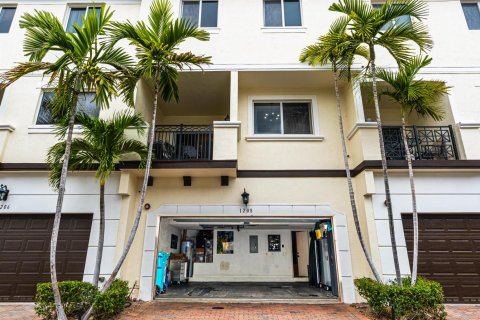 Townhouse in Boynton Beach, Florida 3 bedrooms, 212.19 sq.m. № 2146229 - photo 2