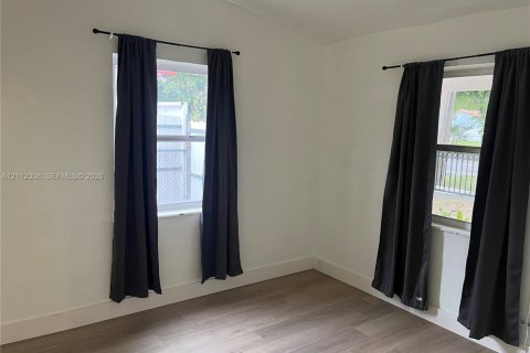 Villa ou maison à louer à North Miami, Floride: 2 chambres, 104.7 m2 № 2431294 - photo 9