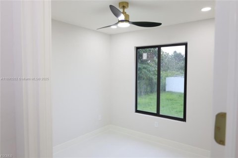 Casa en venta en Lehigh Acres, Florida, 3 dormitorios, 151.34 m2 № 1946145 - foto 7