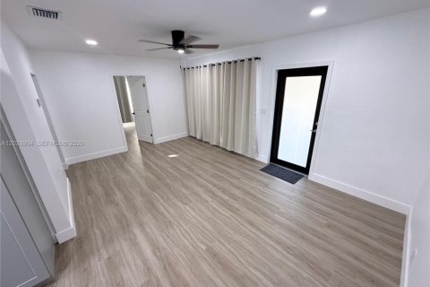 House in North Miami Beach, Florida 2 bedrooms, 65.03 sq.m. № 2260847 - photo 9