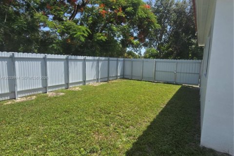 House in North Miami Beach, Florida 2 bedrooms, 65.03 sq.m. № 2260847 - photo 3