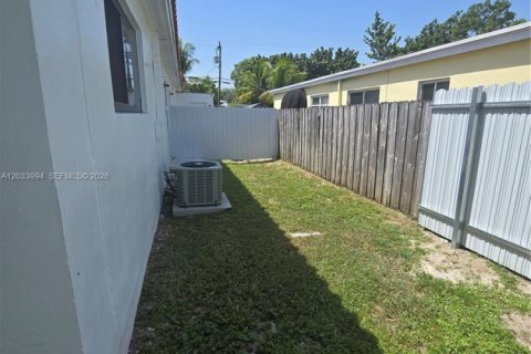 House in North Miami Beach, Florida 2 bedrooms, 65.03 sq.m. № 2260847 - photo 2
