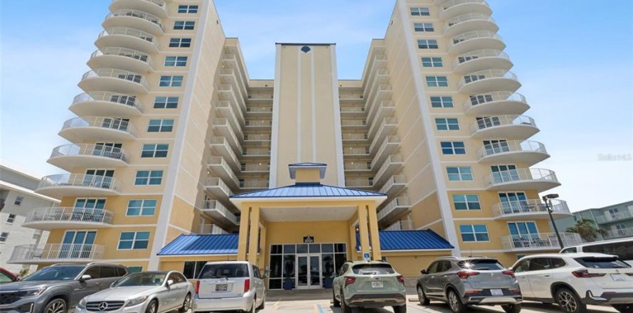 Condominio en Daytona Beach, Florida, 3 dormitorios  № 2096203