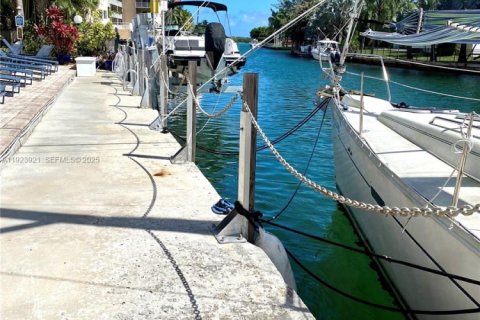 Купить кондоминиум в Майами, Флорида 52.03м2, № 1982331 - фото 7