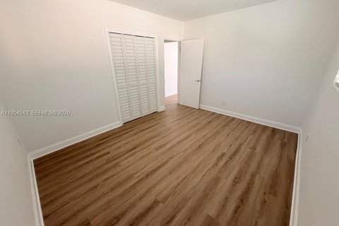 Villa ou maison à louer à North Miami Beach, Floride: 2 chambres, 140.47 m2 № 2009791 - photo 11