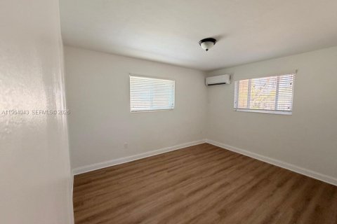 Villa ou maison à louer à North Miami Beach, Floride: 2 chambres, 140.47 m2 № 2009791 - photo 10