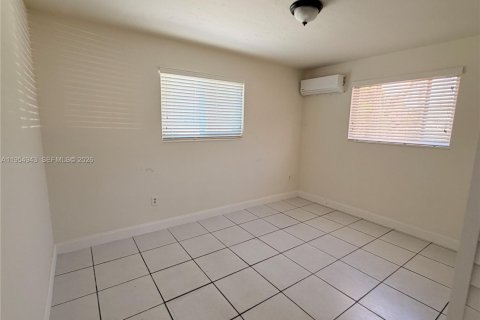 Villa ou maison à louer à North Miami Beach, Floride: 2 chambres, 140.47 m2 № 2009791 - photo 5