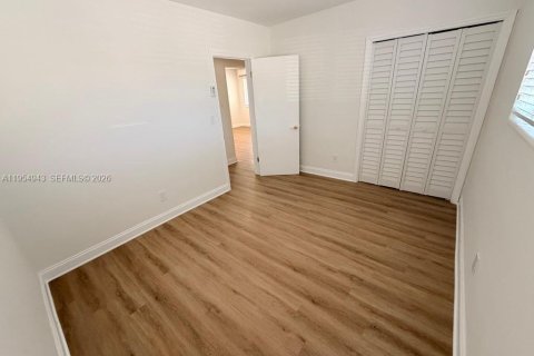 Villa ou maison à louer à North Miami Beach, Floride: 2 chambres, 140.47 m2 № 2009791 - photo 13