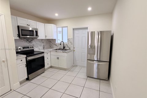 Villa ou maison à louer à North Miami Beach, Floride: 2 chambres, 140.47 m2 № 2009791 - photo 4