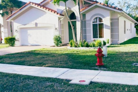 House in Lake Worth, Florida 3 bedrooms, 179.49 sq.m. № 2087163