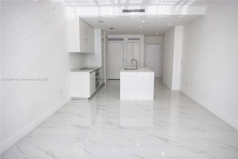 Condo in Miami, Florida, 1 bedroom  № 1878515 - photo 3
