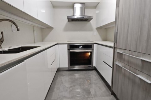 Condominio en venta en Aventura, Florida, 2 dormitorios, 98.94 m2 № 2339885 - foto 8
