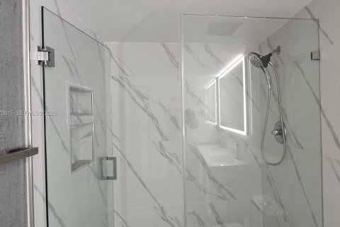 Condominio en venta en Aventura, Florida, 2 dormitorios, 98.94 m2 № 2339885 - foto 19