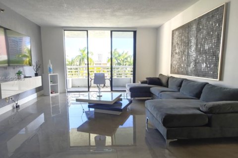 Condominio en venta en Aventura, Florida, 2 dormitorios, 98.94 m2 № 2339885 - foto 3