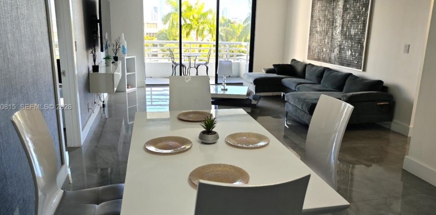 Condominio en Aventura, Florida, 2 dormitorios  № 2339885