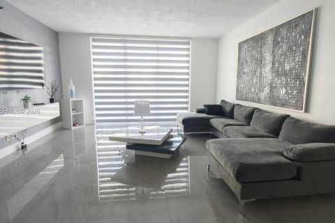 Condominio en venta en Aventura, Florida, 2 dormitorios, 98.94 m2 № 2339885 - foto 5