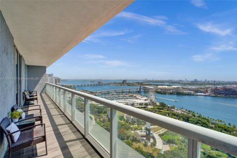Condominio en venta en Miami, Florida, 2 dormitorios, 122.82 m2 № 1962672 - foto 19
