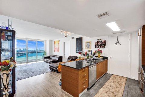 Condominio en venta en Miami, Florida, 2 dormitorios, 122.82 m2 № 1962672 - foto 2