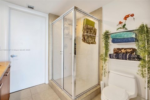 Condominio en venta en Miami, Florida, 2 dormitorios, 122.82 m2 № 1962672 - foto 11