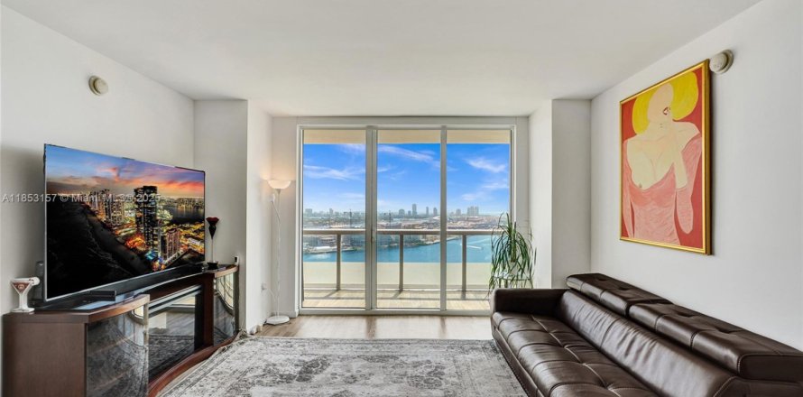 Condominio en Miami, Florida, 2 dormitorios № 1962672