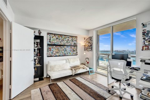 Condominio en venta en Miami, Florida, 2 dormitorios, 122.82 m2 № 1962672 - foto 9