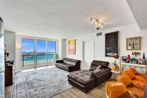 Condominio en venta en Miami, Florida, 2 dormitorios, 122.82 m2 № 1962672 - foto 7